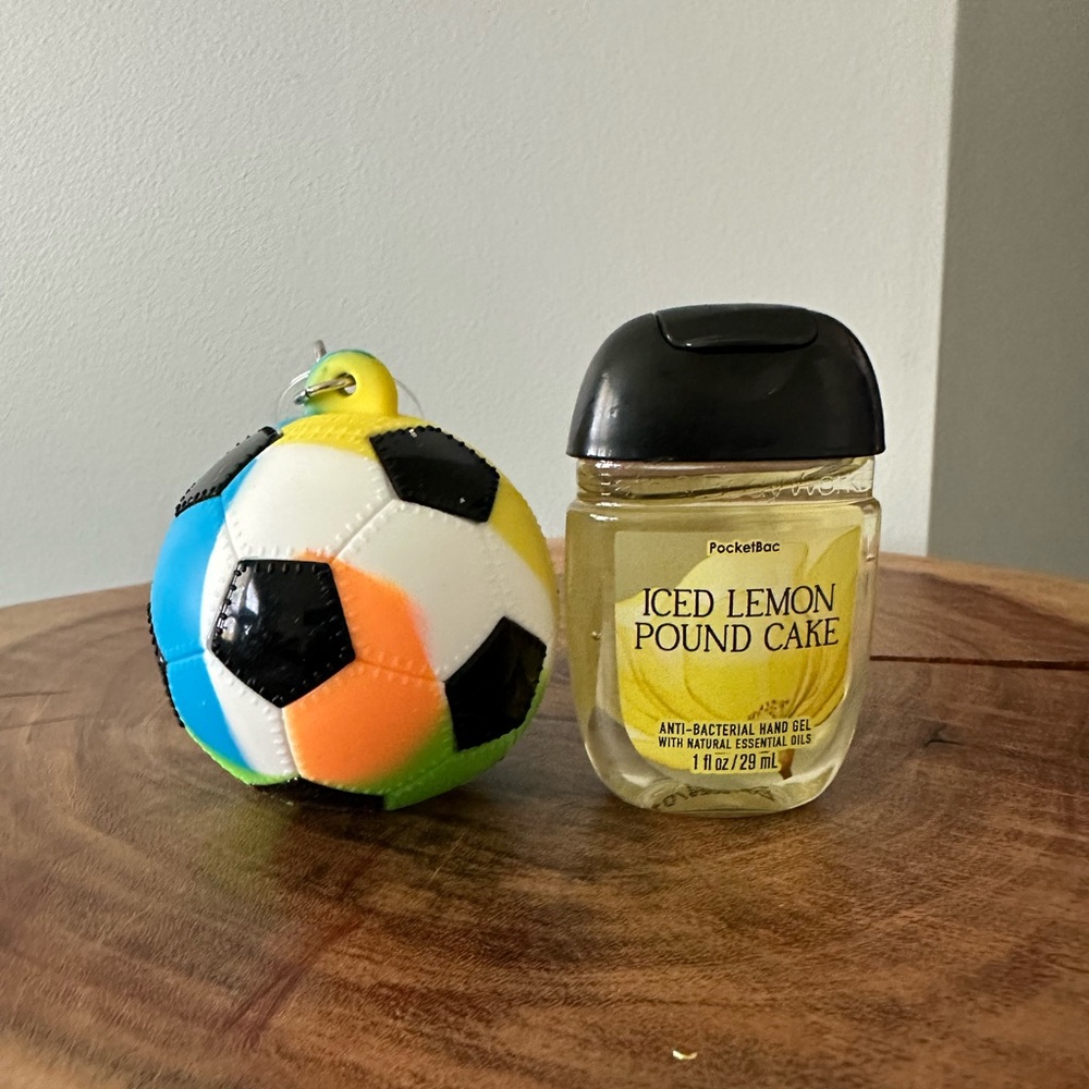 B&BW Colorful Soccer Ball PocketBac Holder - Picture 2 of 4